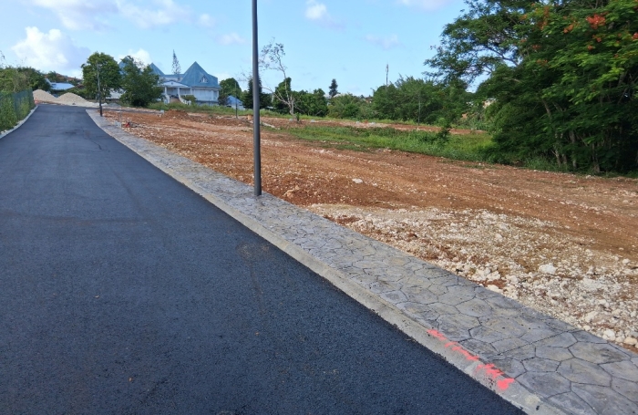- BAIE-MAHAULT   lotissement r&eacute;sidentiel de 12 parcelles, &laquo; Les Jardins de Tivoli &raquo;,