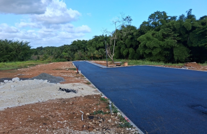- BAIE-MAHAULT   lotissement r&eacute;sidentiel de 12 parcelles, &laquo; Les Jardins de Tivoli &raquo;,