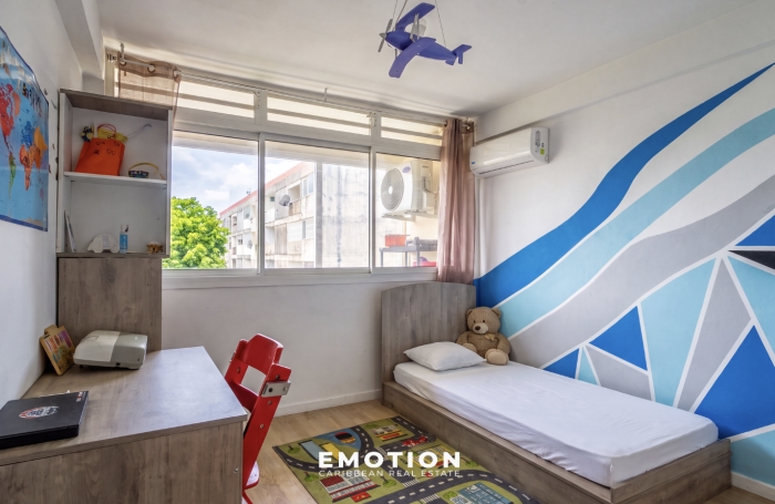 Appartement T3   64 m2 + terrasse Les Abymes