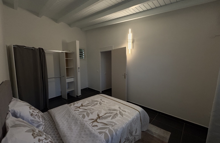 A LOUER - Appartement F3 de standing meubl&eacute;   Le Gosier / Entr&eacute;e de Dampierre