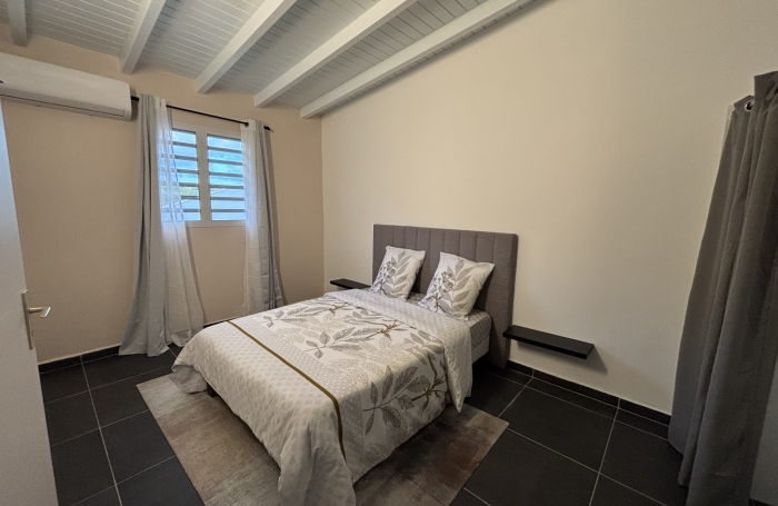 A LOUER - Appartement F3 de standing meubl&eacute;   Le Gosier / Entr&eacute;e de Dampierre