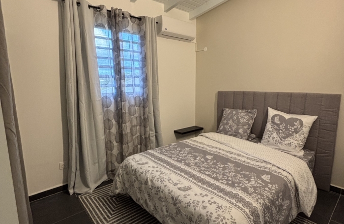 A LOUER - Appartement F3 de standing meubl&eacute;   Le Gosier / Entr&eacute;e de Dampierre