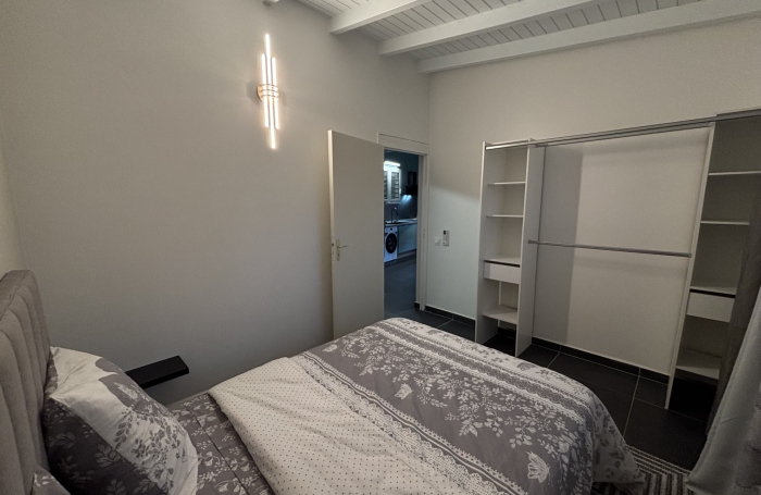 A LOUER - Appartement F3 de standing meubl&eacute;   Le Gosier / Entr&eacute;e de Dampierre