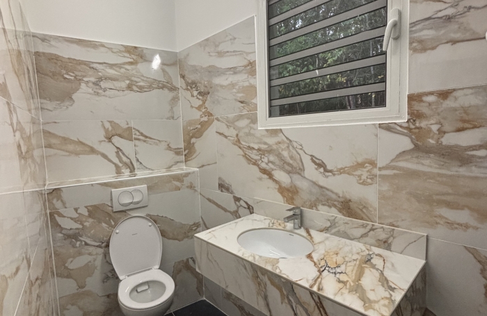 A LOUER - Appartement F3 de standing meubl&eacute;   Le Gosier / Entr&eacute;e de Dampierre