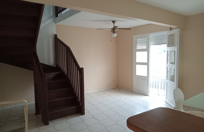 Appartement T3 Duplex (65m2) - Rue Jeanne D'Arc 97160 MOULE