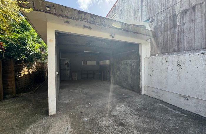 Maison familiale de 4 chambres avec T2 ind&eacute;pendant et garage sur un terrain cl&ocirc;tur&eacute;