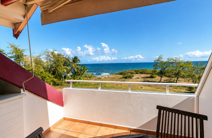 Studio vue mer en premi&egrave;re ligne &agrave; Sainte-Anne   Dernier &eacute;tage   R&eacute;sidence s&eacute;curis&eacute;e avec acc&egrave;s plage