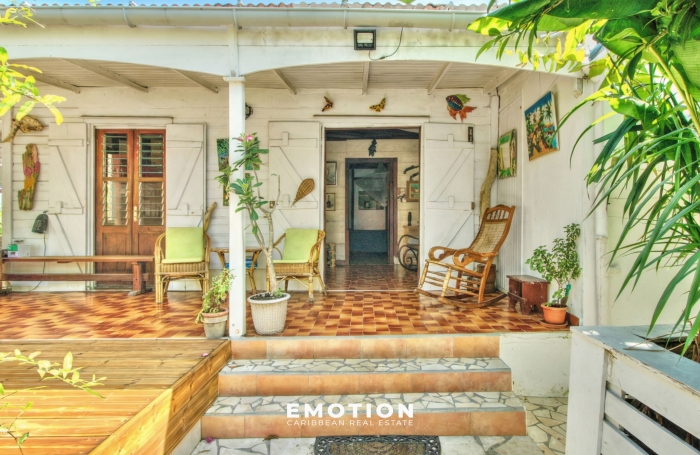 Villa Cr&eacute;ole 4 Pi&egrave;ces 78 m2 + Bungalow 12 m2 -  LE MOULE (Guadeloupe)