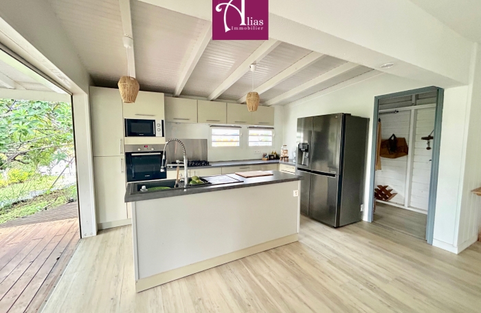 Bas de Villa  F3 meubl&eacute; de 110 m2   eau/edf inclus - Calvaire BAIE-MAHAULT