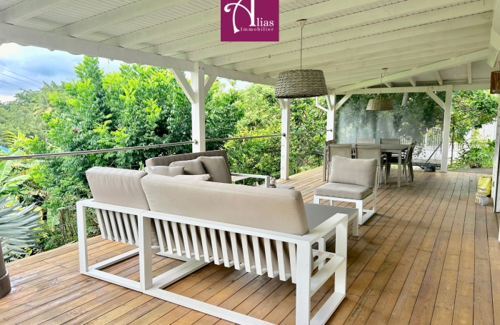 Bas de Villa  F3 meubl&eacute; de 110 m2   eau/edf inclus - Calvaire BAIE-MAHAULT