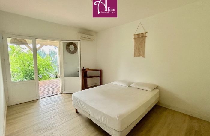 Bas de Villa  F3 meubl&eacute; de 110 m2   eau/edf inclus - Calvaire BAIE-MAHAULT