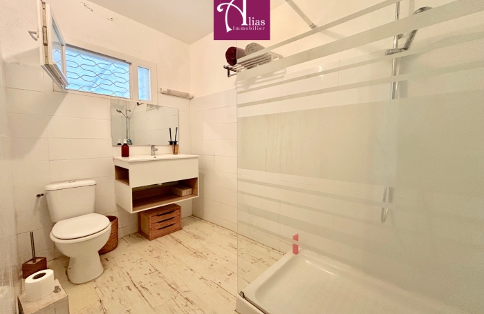 Bas de Villa  F3 meubl&eacute; de 110 m2   eau/edf inclus - Calvaire BAIE-MAHAULT