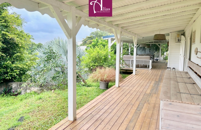 Bas de Villa  F3 meubl&eacute; de 110 m2   eau/edf inclus - Calvaire BAIE-MAHAULT