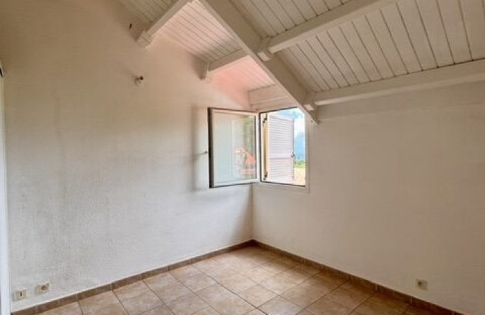 Vente Appartement 66m&sup2; 3 pièces Gourbeyre