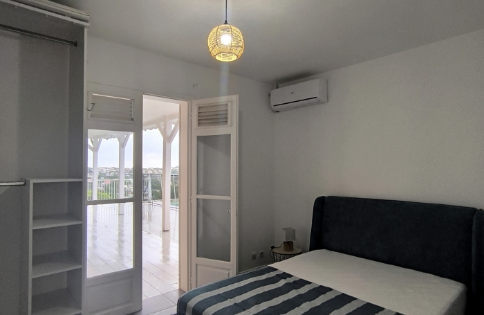 LOCATION Villa F5 avec PISCINE &agrave; Petit-Bourg VUE MER