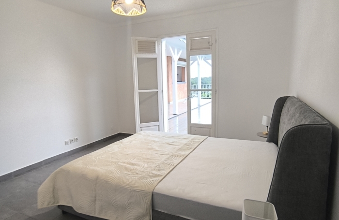 LOCATION Villa F5 avec PISCINE &agrave; Petit-Bourg VUE MER