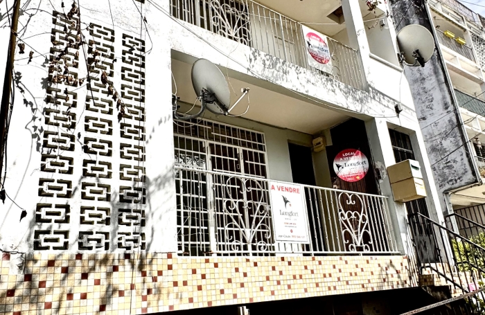 Immeuble de rapport sur 3 niveaux, &agrave; deux pas du Palais de justice de Pointe-&agrave;-Pitre