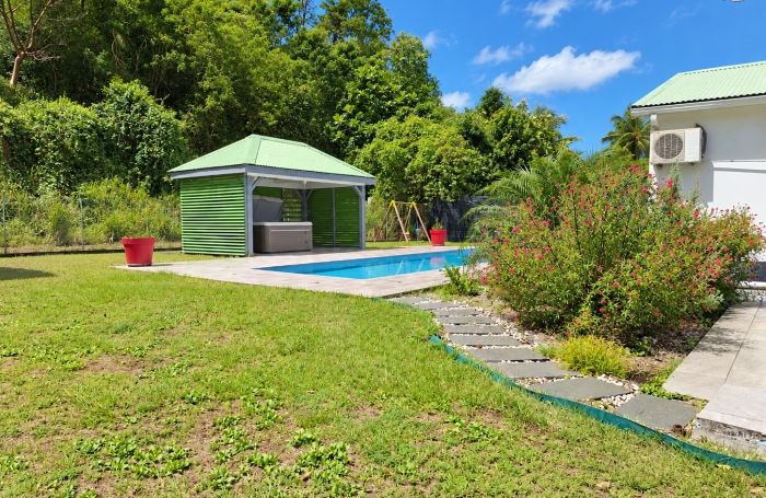 POINTE-NOIRE   VILLA DE 150 M2 AVEC PISCINE AU SEL & JACUZZI