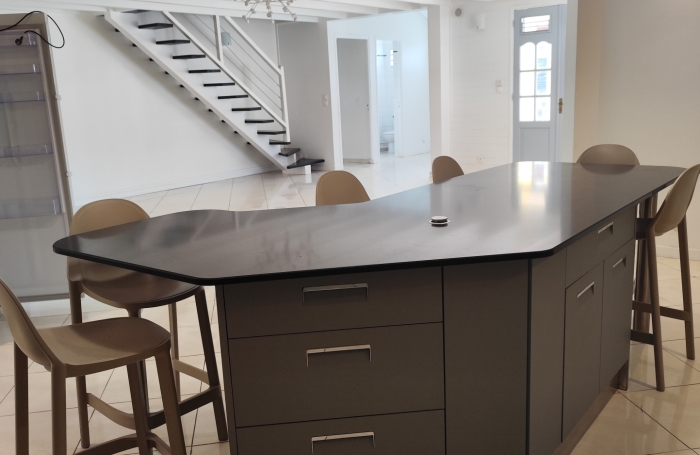 POINTE-NOIRE   VILLA DE 150 M2 AVEC PISCINE AU SEL & JACUZZI