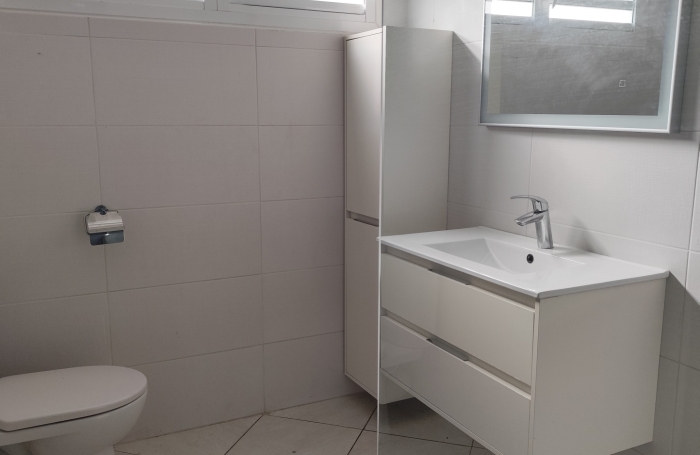 POINTE-NOIRE   VILLA DE 150 M2 AVEC PISCINE AU SEL & JACUZZI