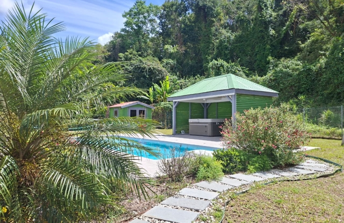 POINTE-NOIRE   VILLA DE 150 M2 AVEC PISCINE AU SEL & JACUZZI