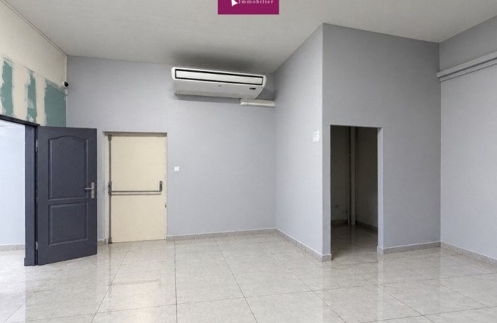 &Agrave; louer   Local commercial 132 m2 avec excellente visibilit&eacute; &agrave; Baillif (97123)