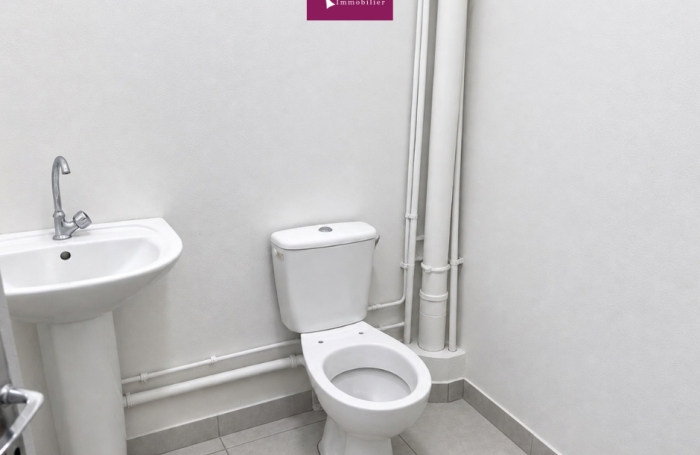 &Agrave; louer   Local commercial 132 m2 avec excellente visibilit&eacute; &agrave; Baillif (97123)