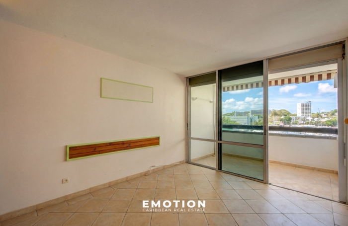 Appartement T2   53,48 m2, vue marina et mer + grand box ferm&eacute; de 15 m2 + une cave de 4,5 m2 - Marina du Gosie