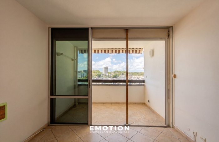 Appartement T2   53,48 m2, vue marina et mer + grand box ferm&eacute; de 15 m2 + une cave de 4,5 m2 - Marina du Gosie