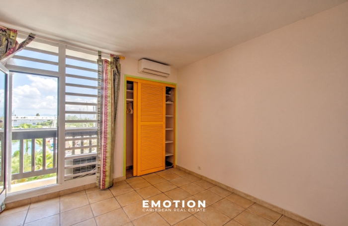 Appartement T2   53,48 m2, vue marina et mer + grand box ferm&eacute; de 15 m2 + une cave de 4,5 m2 - Marina du Gosie