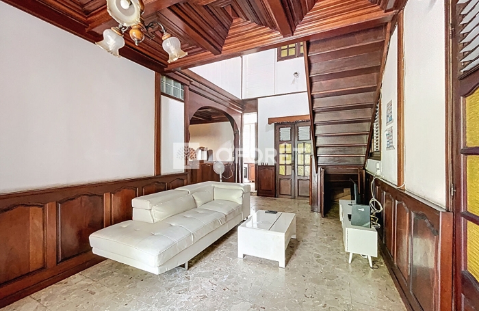 Location Local commercial 120m&sup2; 6 pi&egrave;ces Gosier