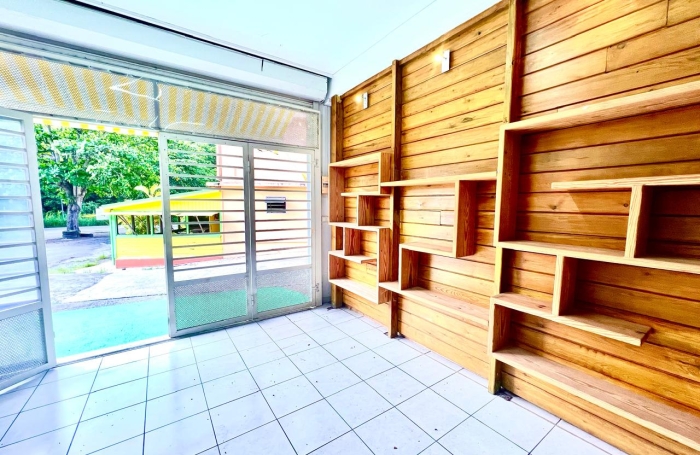 Local commercial d'environ 33 m2 - LONGFORT IMMOBILIER