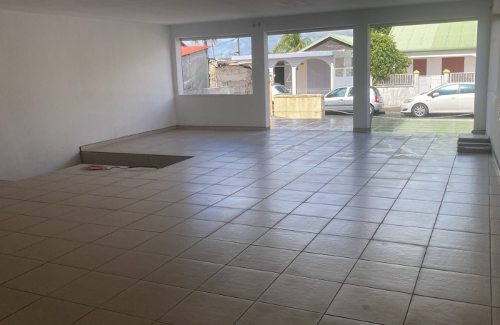 Location Local commercial 120m&sup2; Gosier