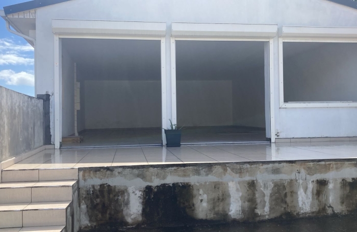 Location Local commercial 120m&sup2; Gosier