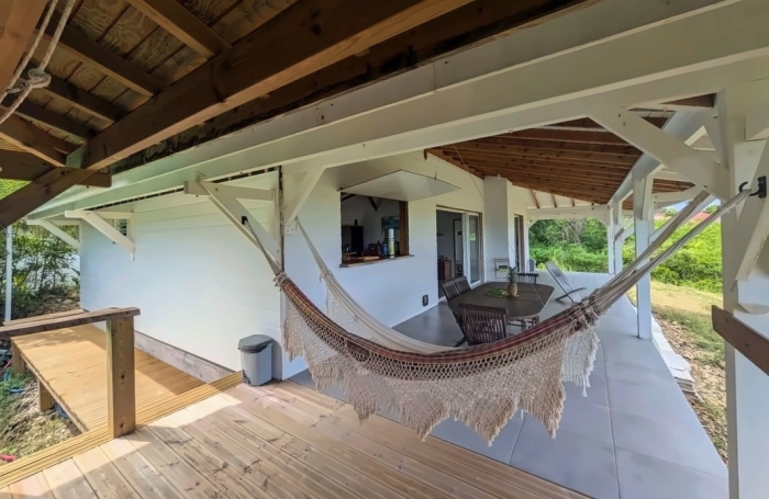 MARIE-GALANTE   Ensemble immobilier vue mer 180o : villa + 3 bungalows + terrain constructible