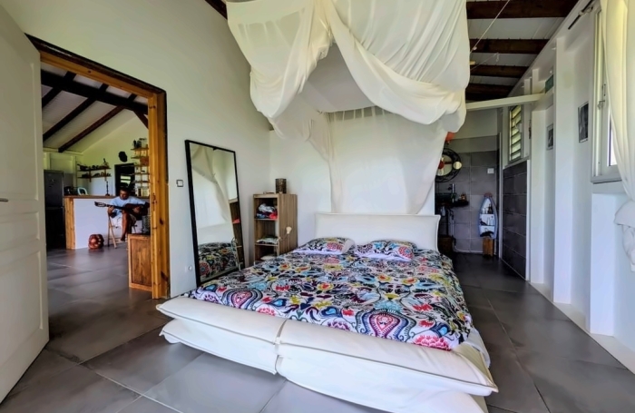 MARIE-GALANTE   Ensemble immobilier vue mer 180o : villa + 3 bungalows + terrain constructible