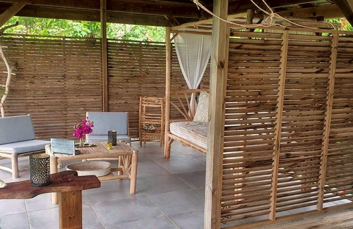 MARIE-GALANTE   Ensemble immobilier vue mer 180o : villa + 3 bungalows + terrain constructible