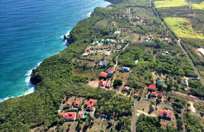MARIE-GALANTE   Ensemble immobilier vue mer 180o : villa + 3 bungalows + terrain constructible