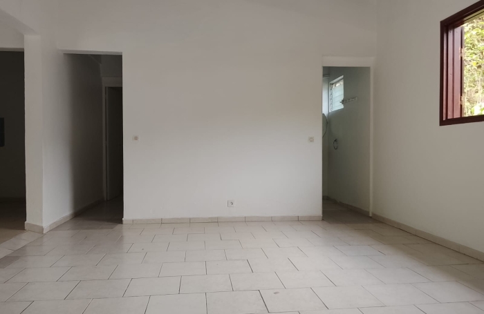Location Maison 92.00m&sup2; 3 pièces Les Abymes
