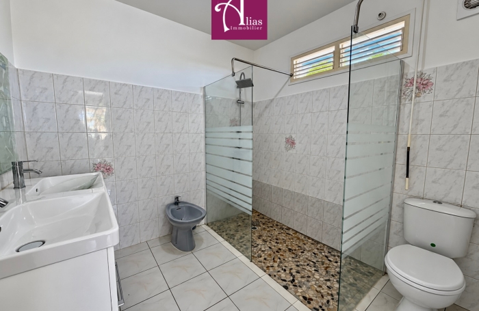 Villa F5 meubl&eacute;e avec piscine &agrave; Convenance