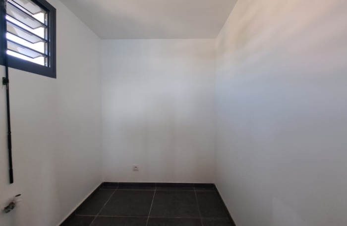&Agrave; LOUER &agrave; Vieux-Fort   Superbe duplex lumineux avec terrasse et vue mer
