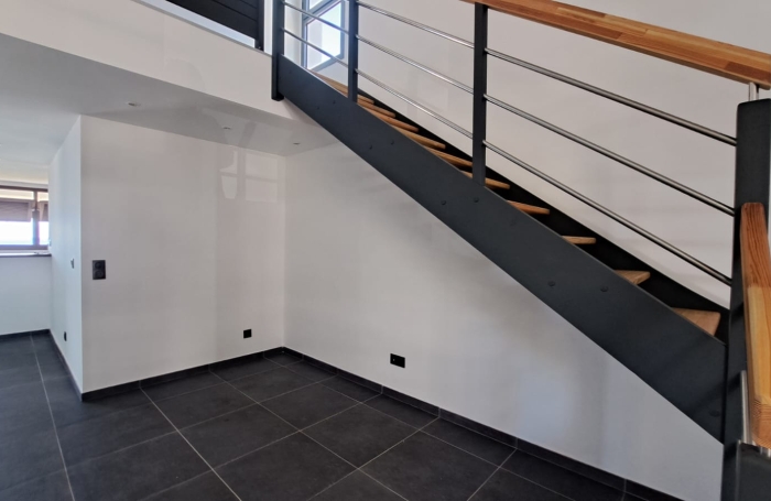 &Agrave; LOUER &agrave; Vieux-Fort   Superbe duplex lumineux avec terrasse et vue mer