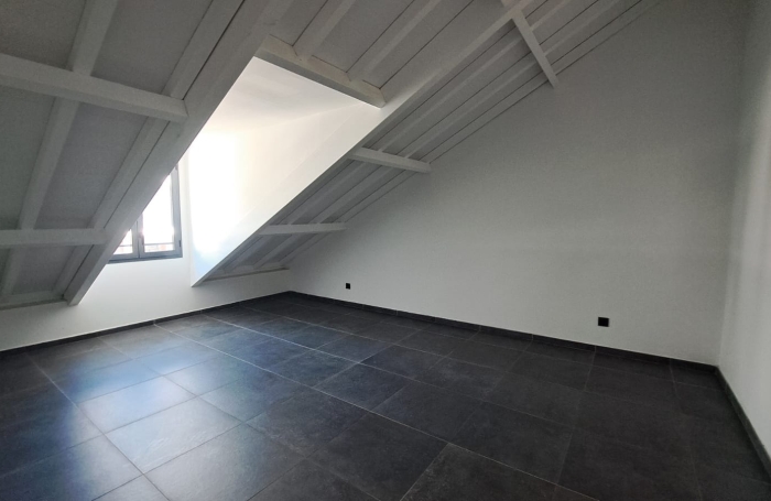&Agrave; LOUER &agrave; Vieux-Fort   Superbe duplex lumineux avec terrasse et vue mer