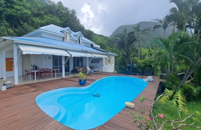 &Agrave; LOUER &agrave; Rivi&egrave;re Sens (Gourbeyre)   Superbe villa avec piscine et vue mer panoramique