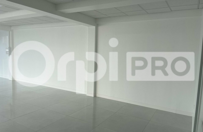 D&eacute;couvrez avec Orpi BOUTAREL un local commercial a Jarry