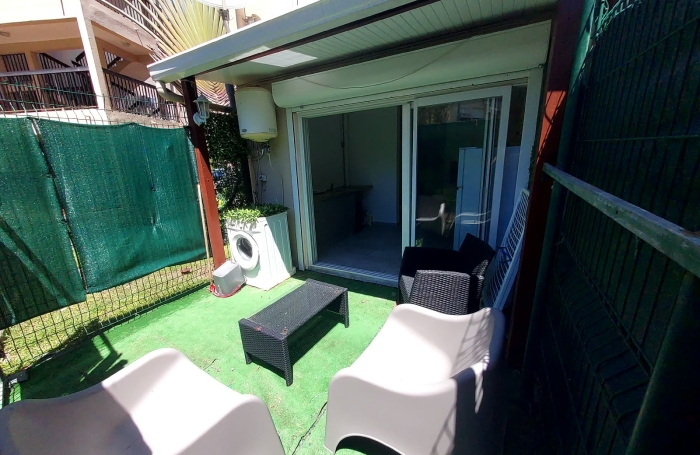 Studio meubl&eacute; avec terrasse ferm&eacute;e