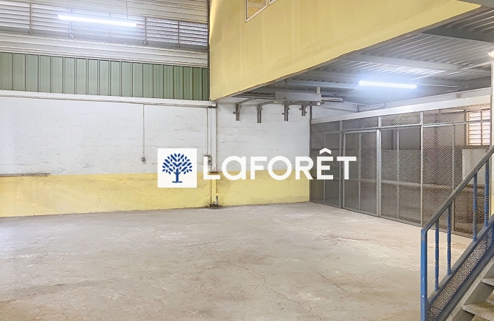 Location Entrepot 193m&sup2; Baie Mahault