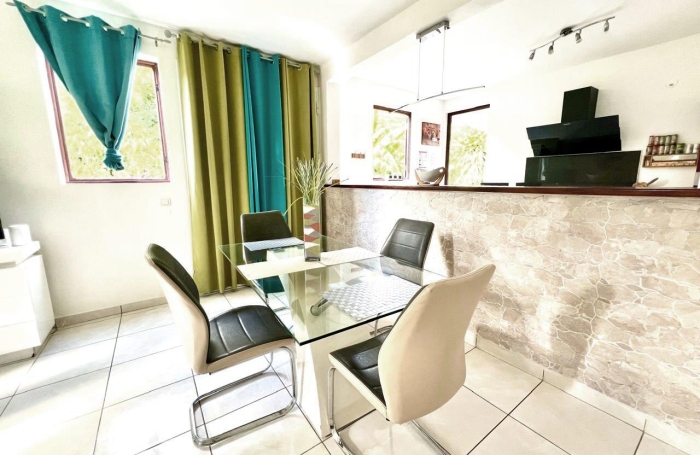 Jolie maison 2 chambres &agrave; Sainte-Anne - Agence LONGFORT IMMOBILIER