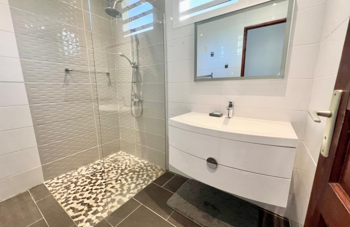 Jolie maison 2 chambres &agrave; Sainte-Anne - Agence LONGFORT IMMOBILIER