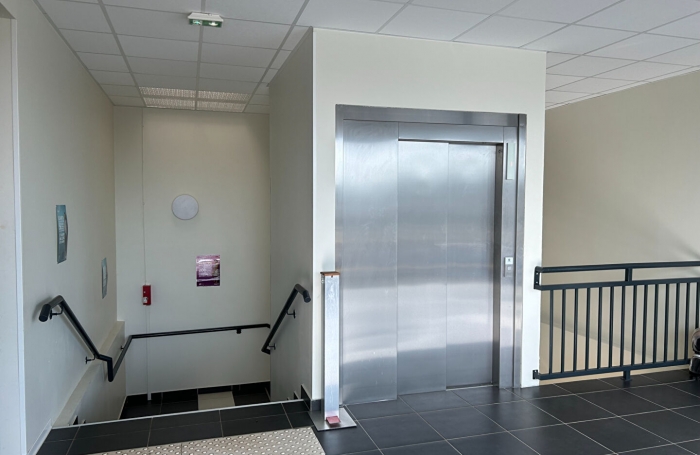 Location Bureaux 864m&sup2; Remire Montjoli